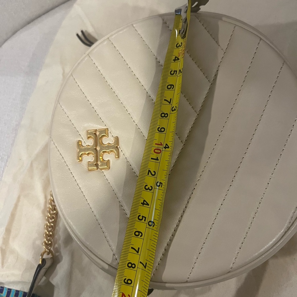🤍💛Tory Burch Kira Chevron Circle Bag 💛🤍 - Picture 5 of 16